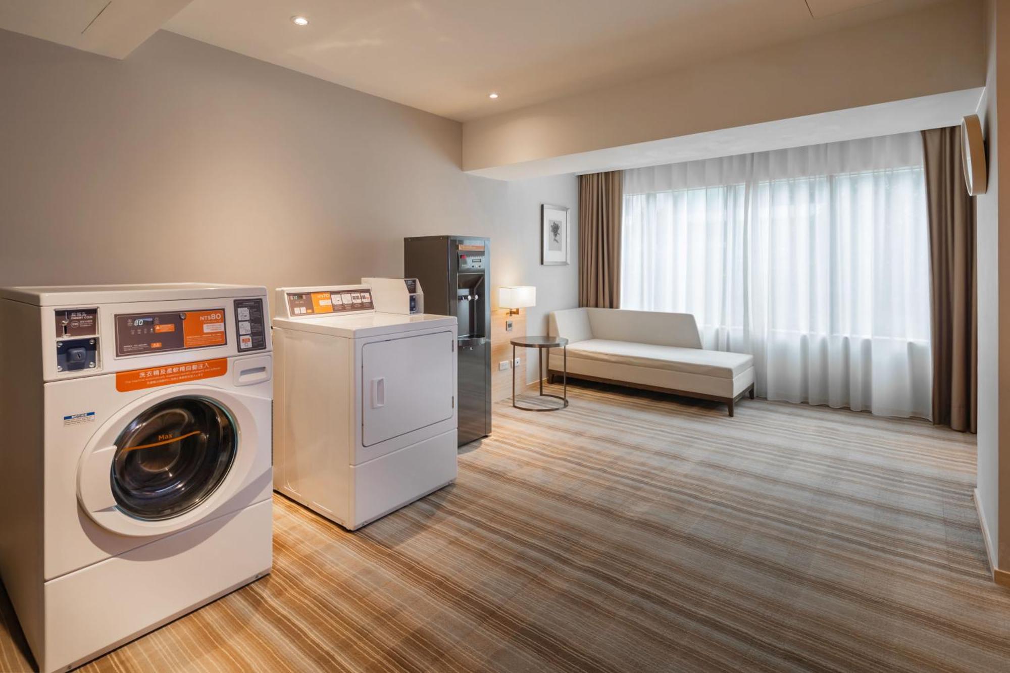 Hotel Cozzi Minsheng Taipei Bagian luar foto