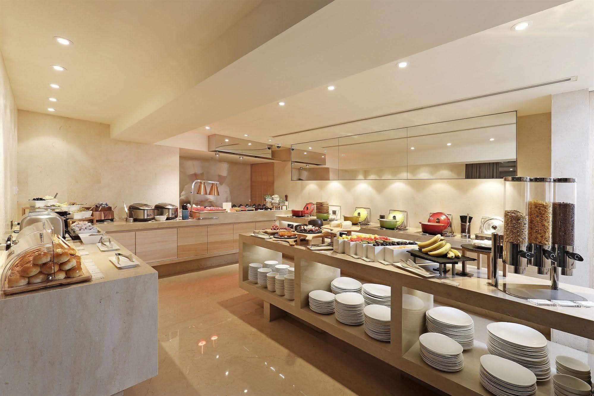 Hotel Cozzi Minsheng Taipei Bagian luar foto